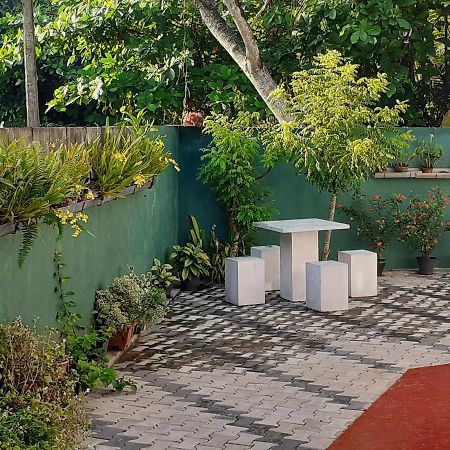 Kavee Guest Hotel Bentota Bagian luar foto