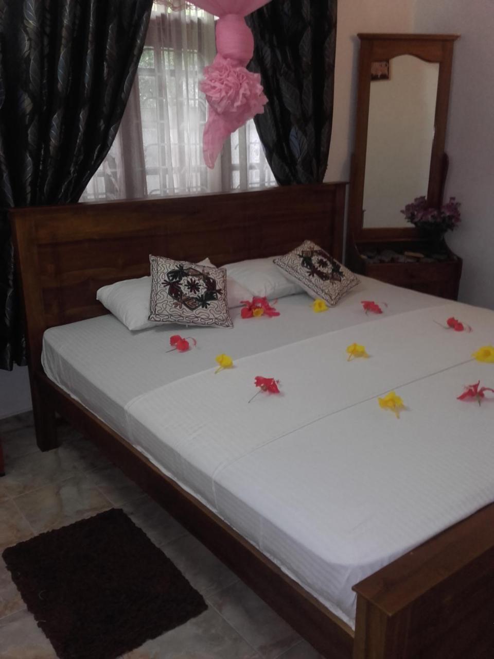 Kavee Guest Hotel Bentota Bagian luar foto