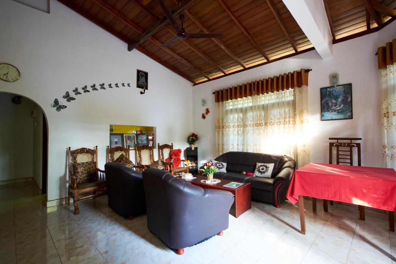 Kavee Guest Hotel Bentota Bagian luar foto