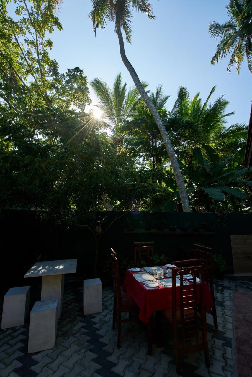 Kavee Guest Hotel Bentota Bagian luar foto